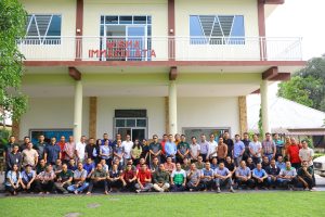 foto bersama seluruh branch manager banuri harapan kita dalam acara eveluasi tengah tahun